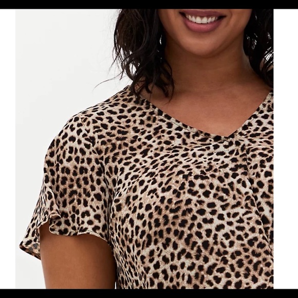 NWT-Very Cute Leopard Georgette Pleated Front Top - Picture 3 of 6